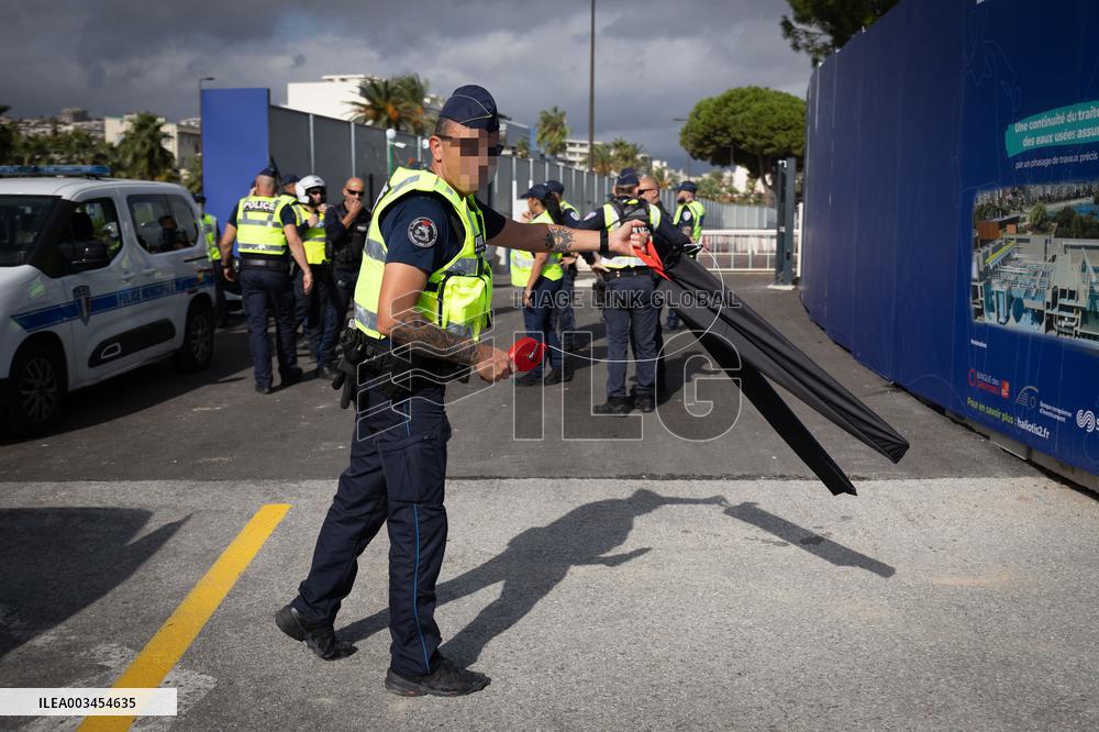 Presentation Of The ‘Stop Stick’ Device By Municipal Police - Nice