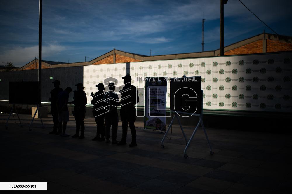 Bogota's Police Captures Members of Criminal Group Tren De Aragua