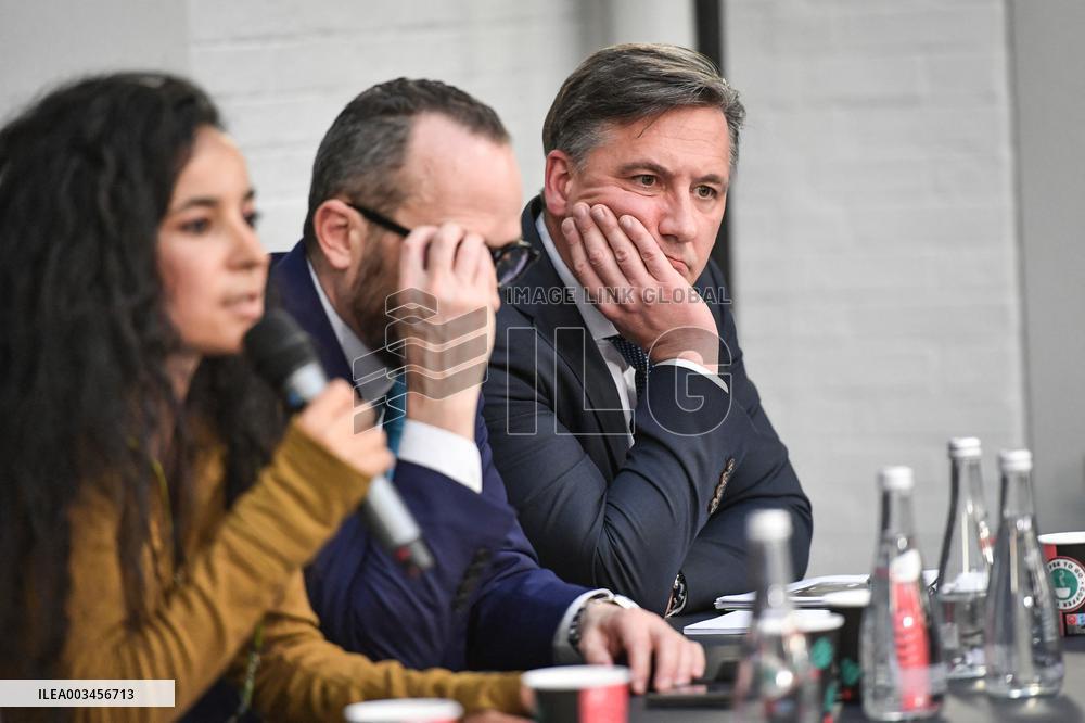 Press conference on detention of Paul Watson in Paris FA