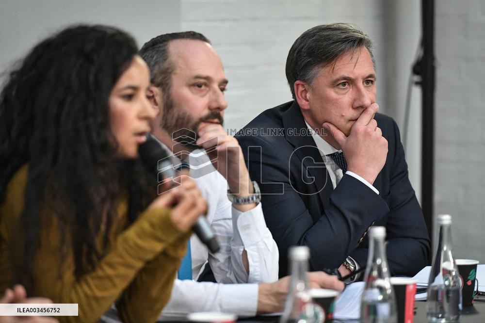 Press conference on detention of Paul Watson in Paris FA