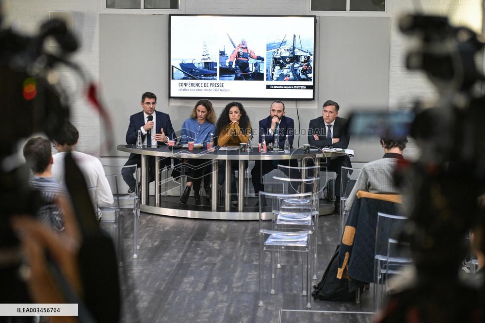 Press conference on detention of Paul Watson in Paris FA