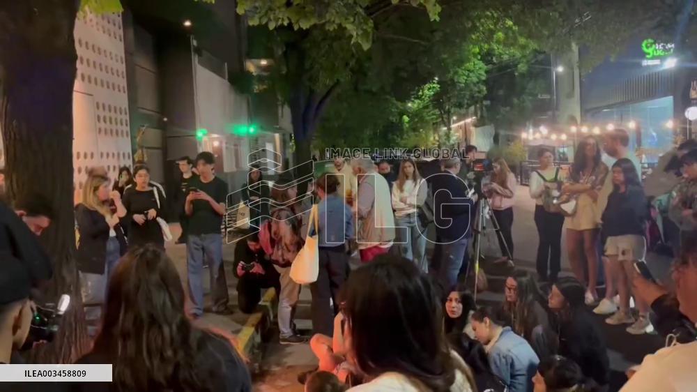 Argentina: Fans Gather Outside Buenos Aires Hotel After Liam Payne’s Death