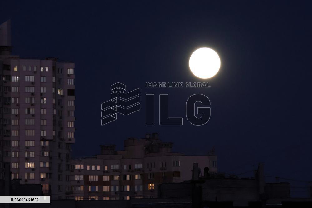 Hunters Moon in Kyiv