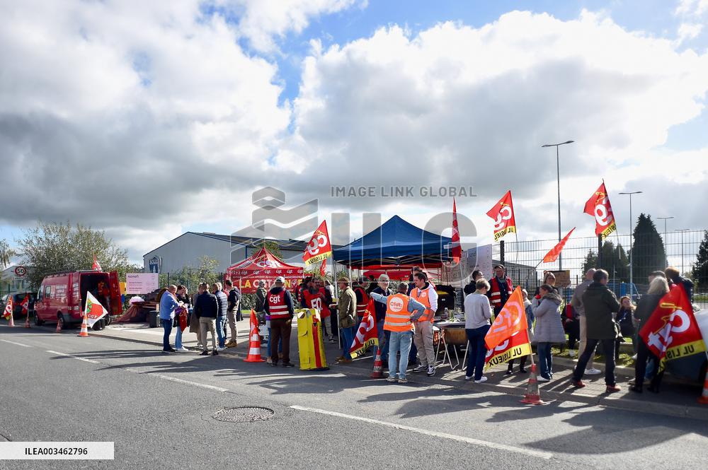 Marine Tondelier Visited Sanofi's Site - Lisieux