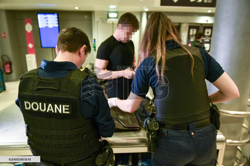 Visit to Charles de Gaulle airport near Paris FA