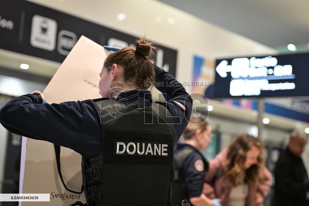 Visit to Charles de Gaulle airport near Paris FA
