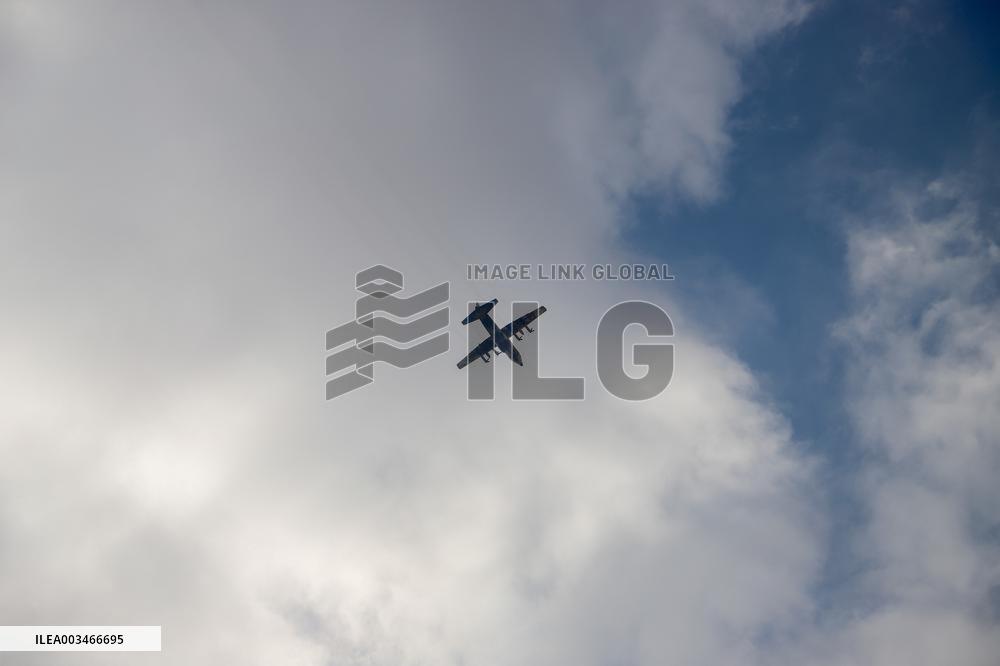 Khan Younis receives 1st airdrop of humanitarian aid since mid-July - Gaza