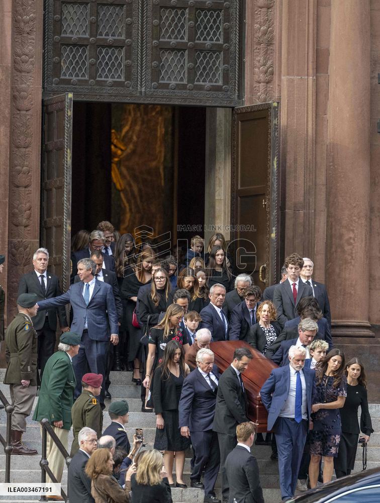 Robert F Kennedy Jr Attends Ethel Kennedy’s Funeral - DC