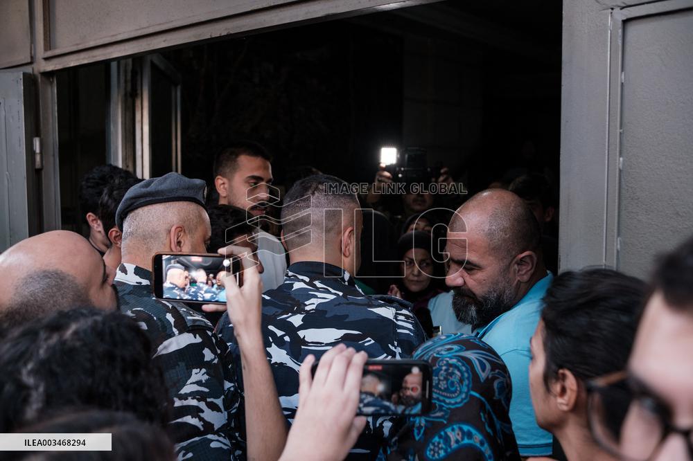 Lebanese military attempts to evacuate displaced people from a Beirut building