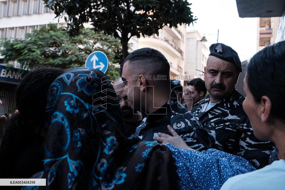Lebanese military attempts to evacuate displaced people from a Beirut building