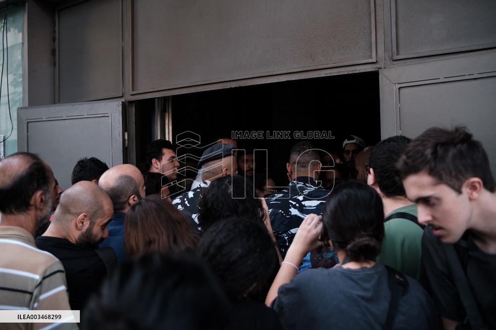 Lebanese military attempts to evacuate displaced people from a Beirut building