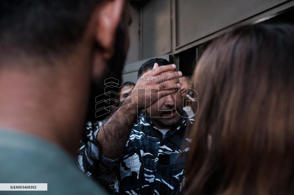 Lebanese military attempts to evacuate displaced people from a Beirut building