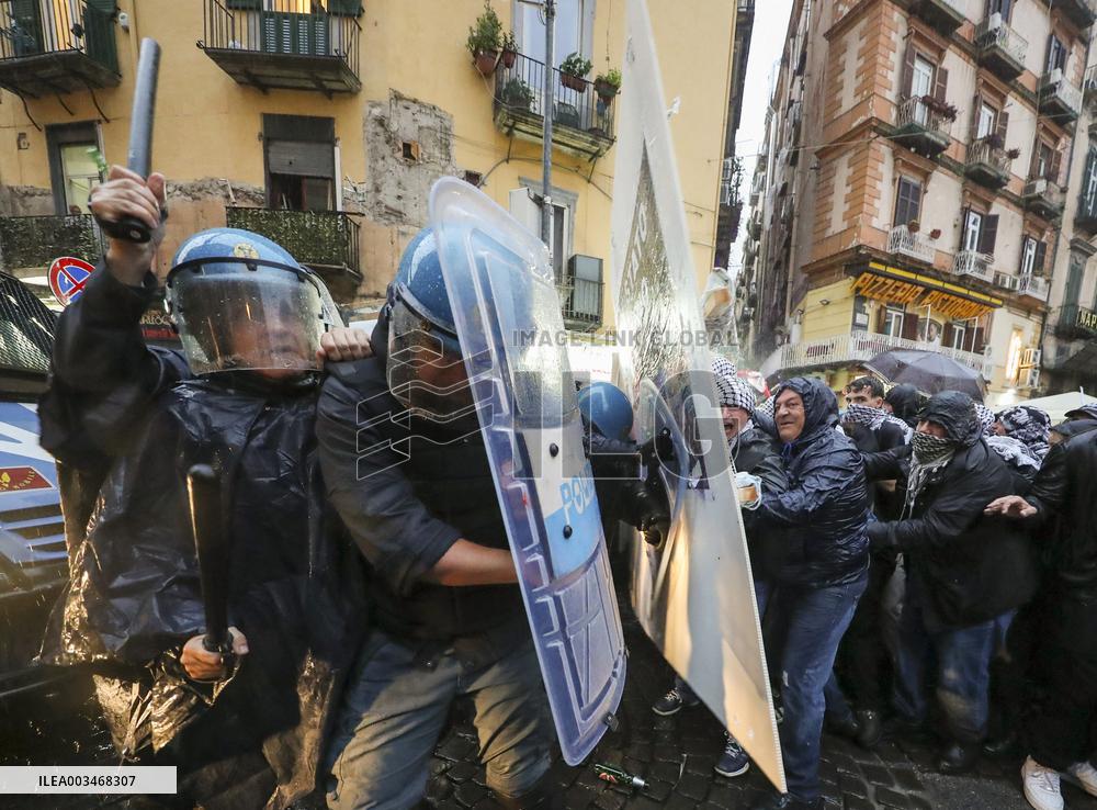 Protesters And Police Clash As G7 Security Summit - Naples