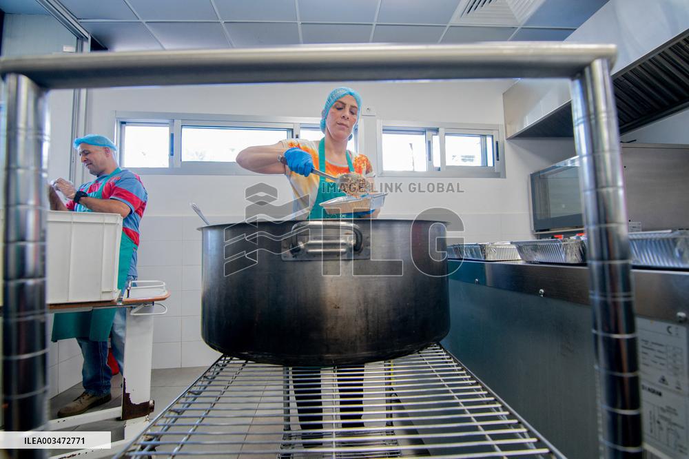 Lebanon Kitchen Provides Meals - Beirut