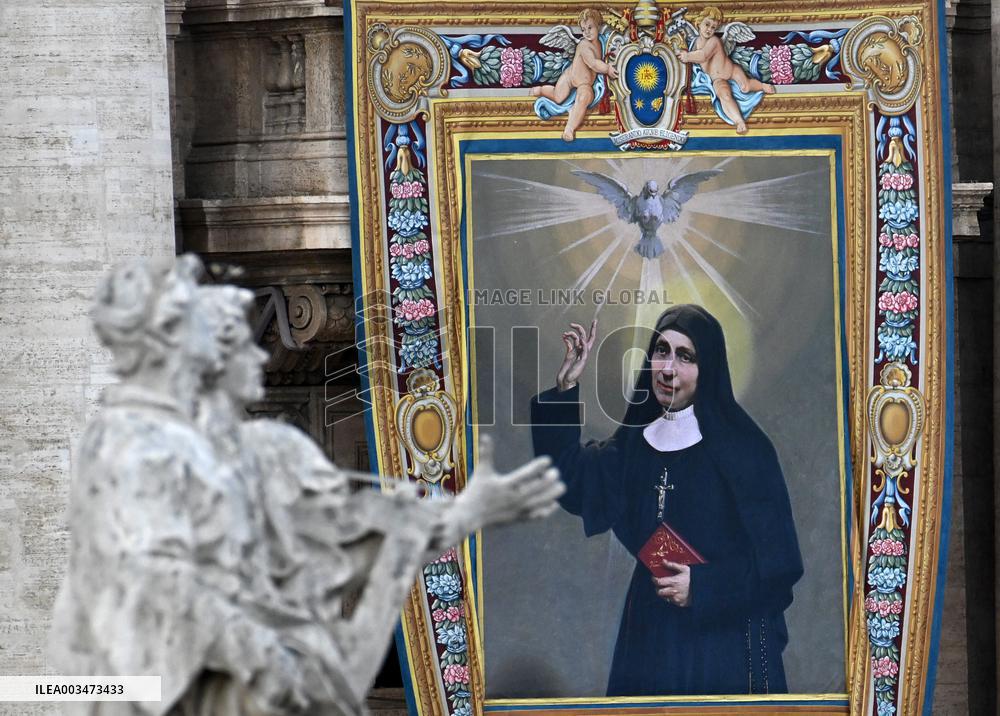 Pope Francis Leads Canonization Mass - Vatican