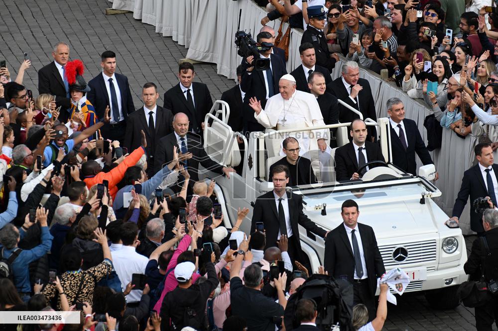 Pope Francis Leads Canonization Mass - Vatican