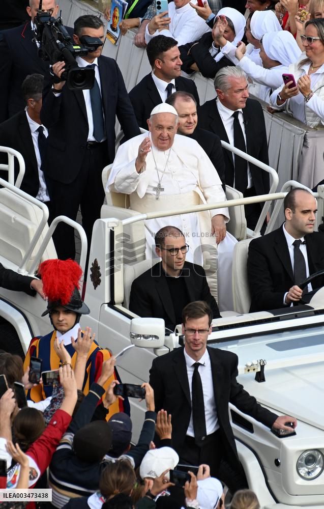 Pope Francis Leads Canonization Mass - Vatican
