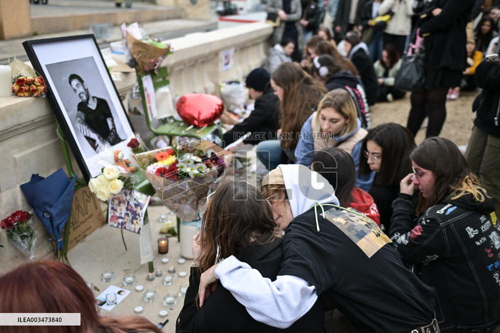 One Direction fans pay tribute to Liam Payne in Paris FA