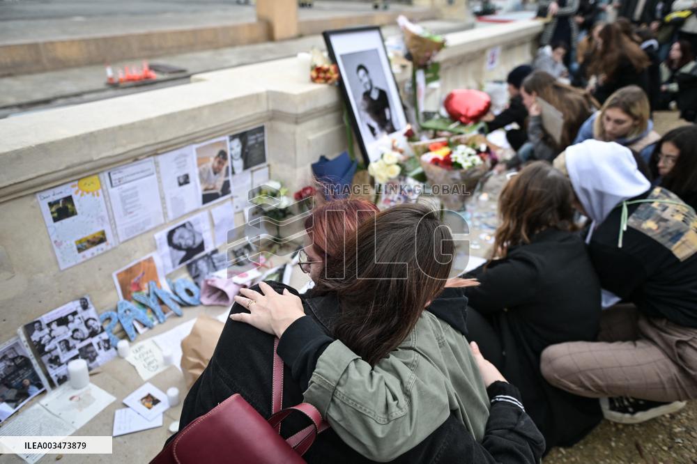 One Direction fans pay tribute to Liam Payne in Paris FA