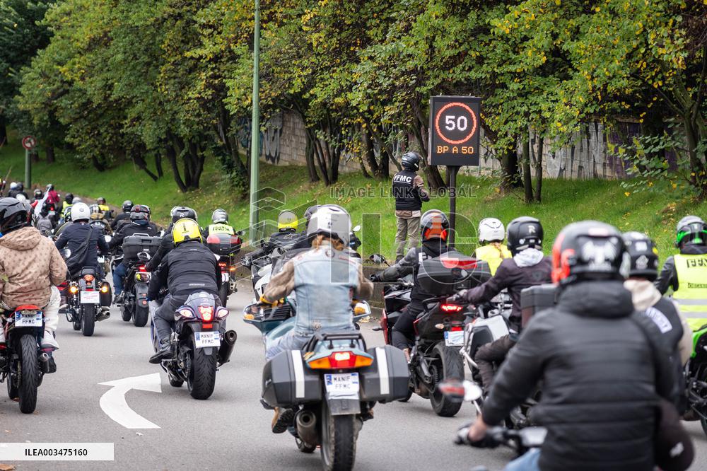 Demonstration of bikers against the passage of the ring road at 50 km/h - Paris