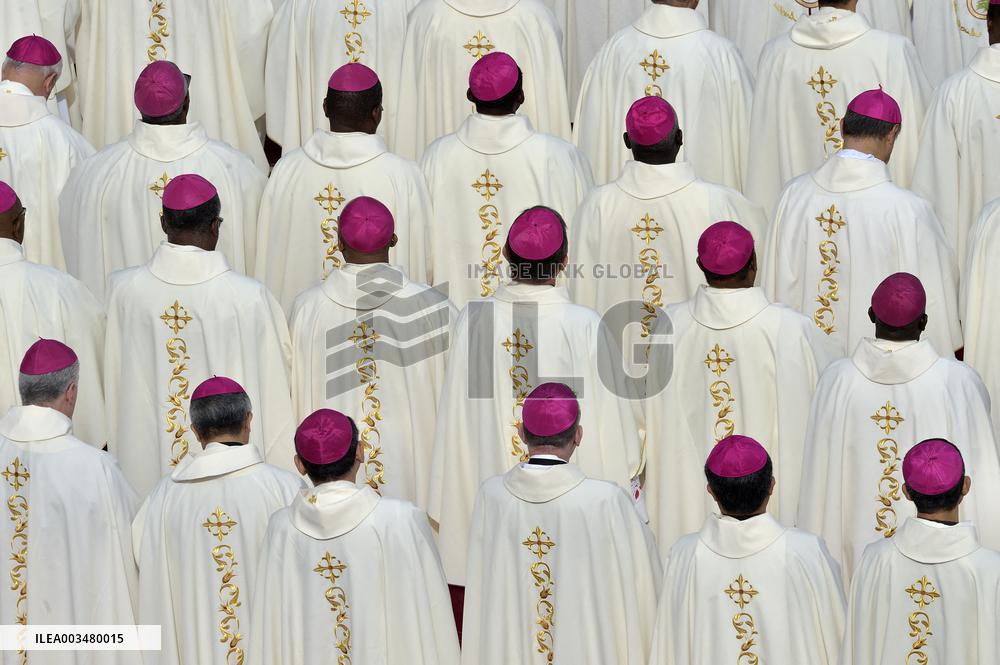 Pope Canonizes Seven Spanish Franciscans - Vatican