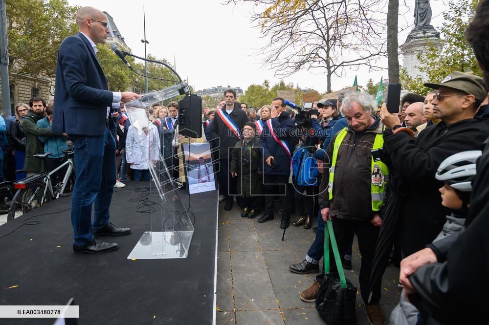 Gathering Of Cyclists In Paris In Tribute To Paul