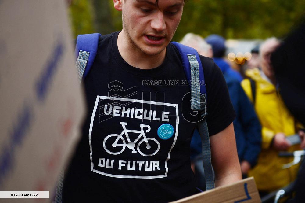 Gathering Of Cyclists In Paris In Tribute To Paul
