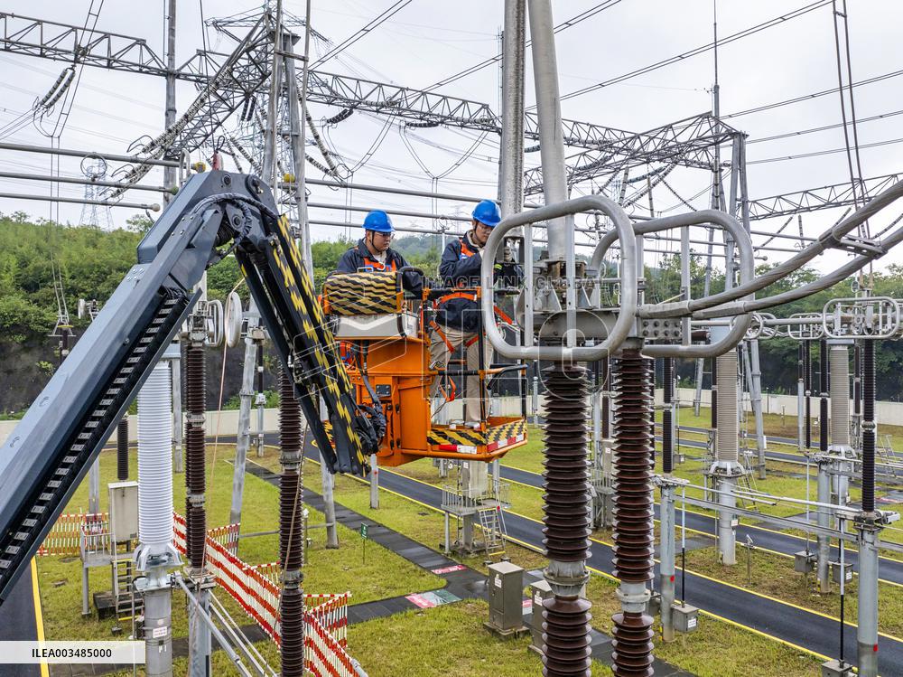 500 kV Longwangshan Substation Maintenance in Nanjing