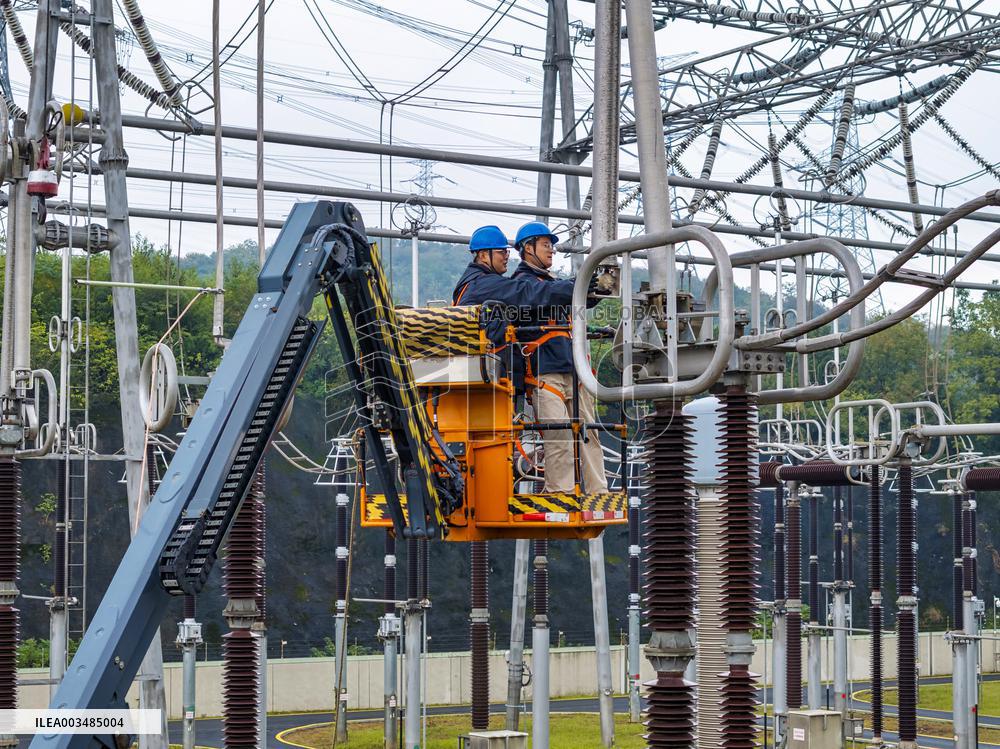 500 kV Longwangshan Substation Maintenance in Nanjing