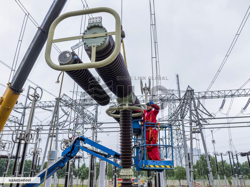 500 kV Longwangshan Substation Maintenance in Nanjing