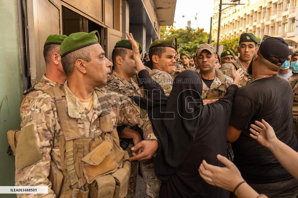 Displaced People Protest Eviction - Beirut