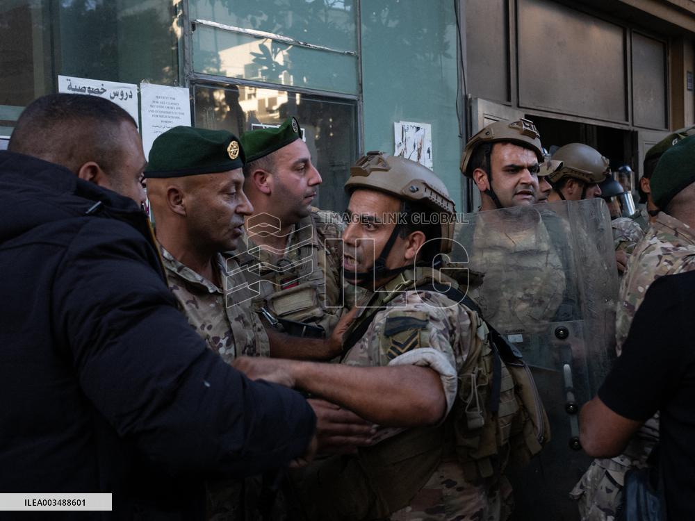Displaced People Protest Eviction - Beirut
