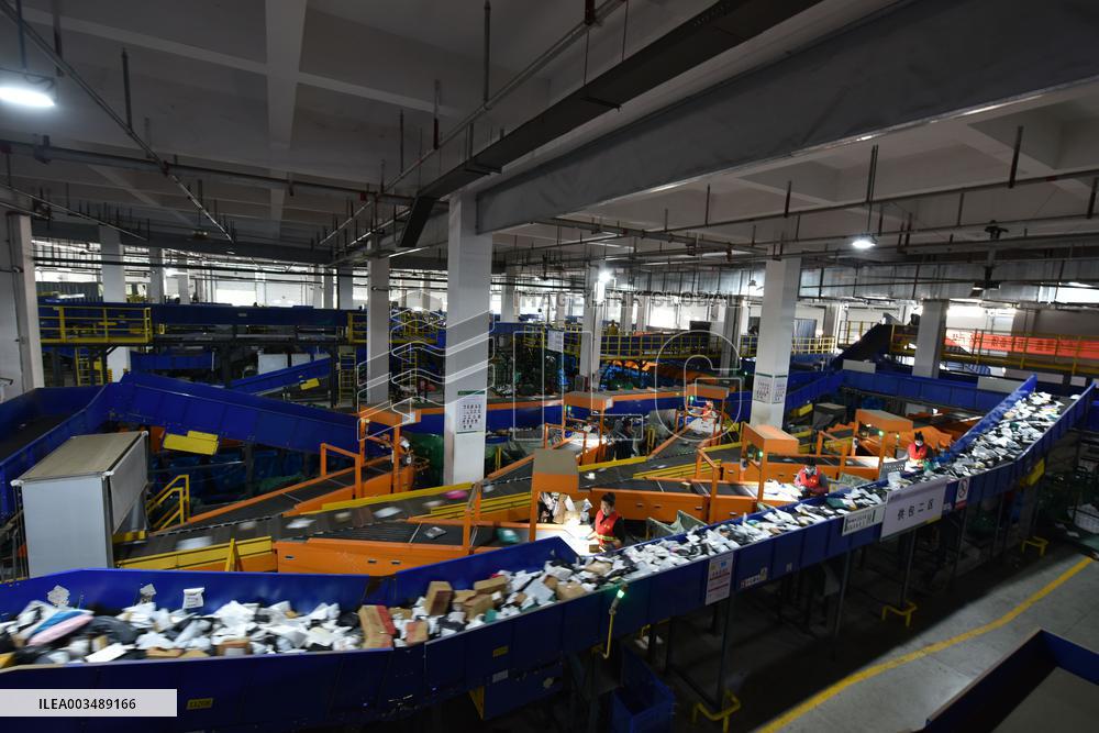 Double 11 Shopping Carnival Logistics Peak in Fuyang