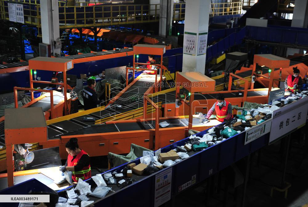 Double 11 Shopping Carnival Logistics Peak in Fuyang
