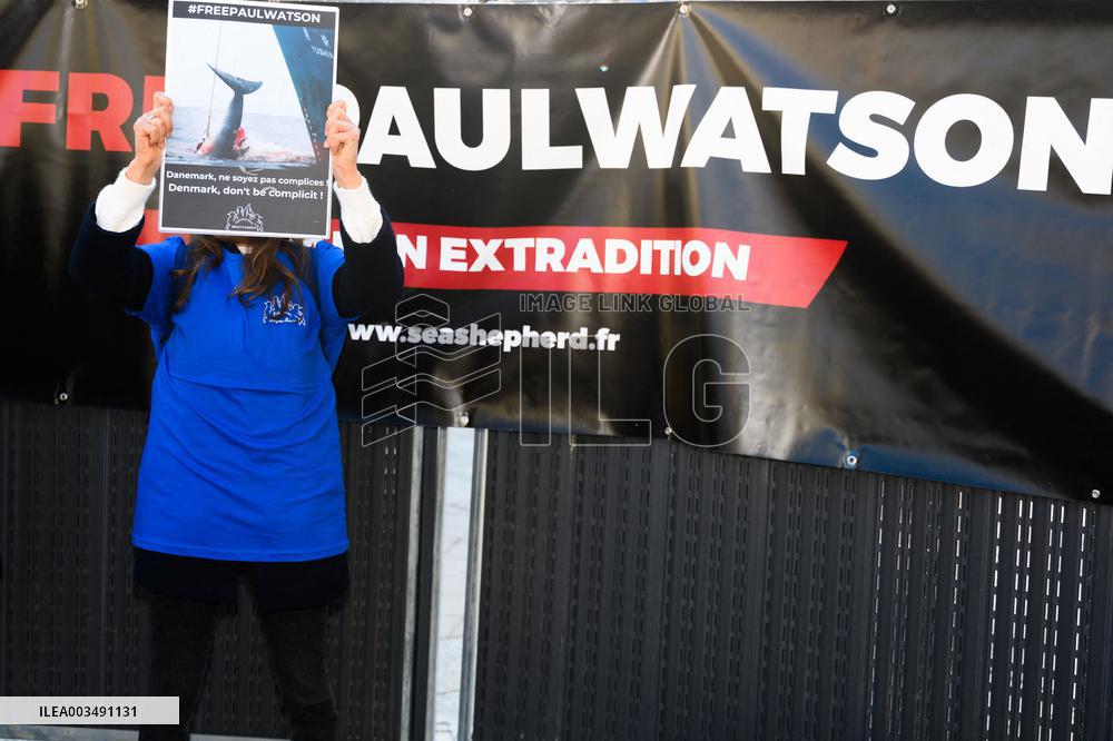 Free Paul Watson Protest - Paris