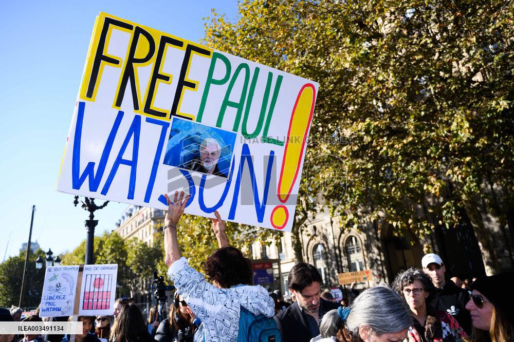 Free Paul Watson Protest - Paris