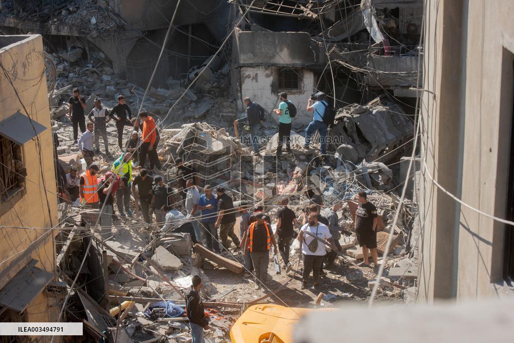 30 Killed In Israeli Strike Near Hospital - Beirut