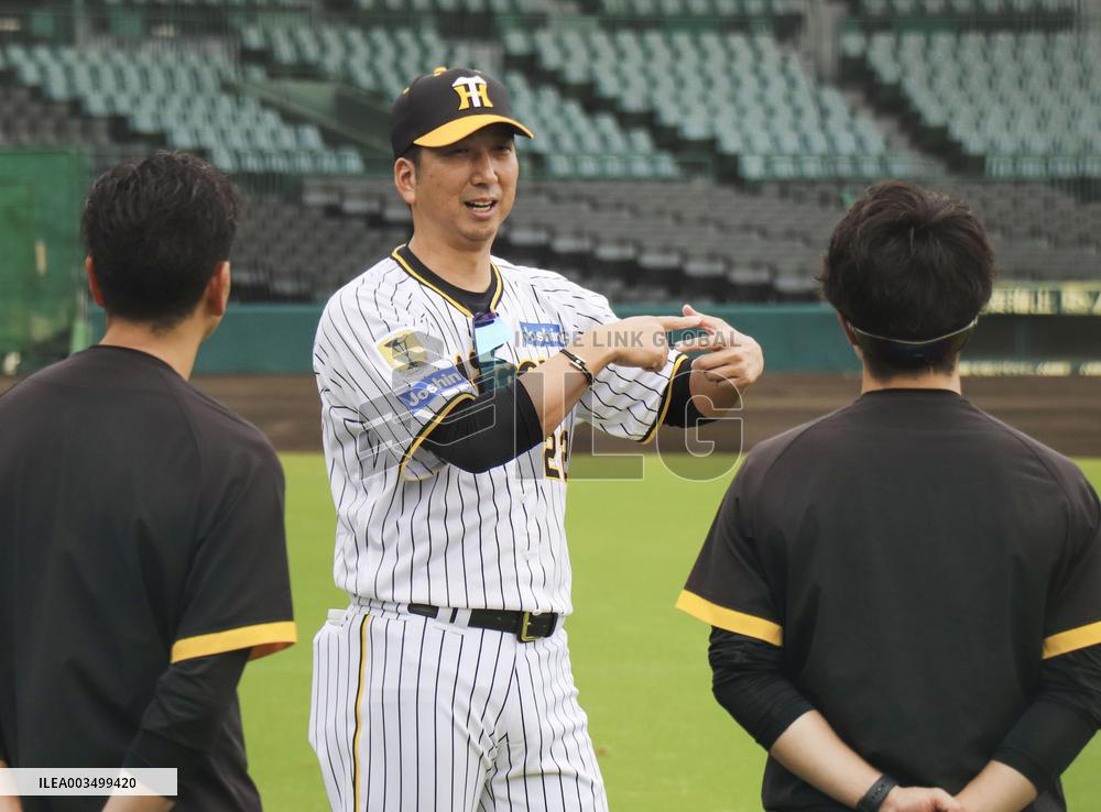 Hanshin Tigers new manager Fujikawa