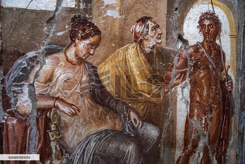 Tiny House With Erotic Frescoes Uncovered - Pompeii