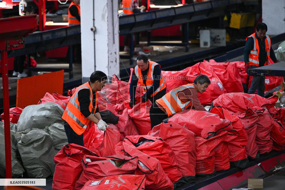 Jitu Express Transit Center in Nanjing
