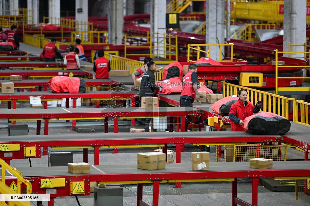 Jitu Express Transit Center in Nanjing