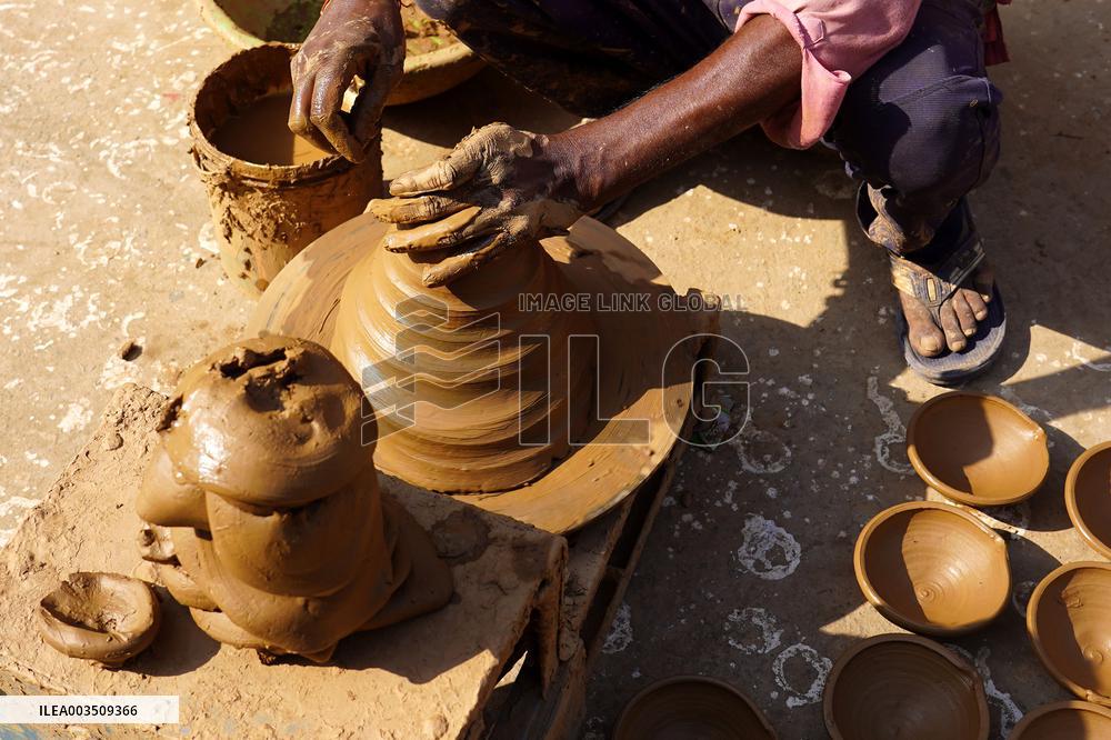 Indian Potters Make Earthen Lamps Ahead Of Diwali Festival - Ajmer