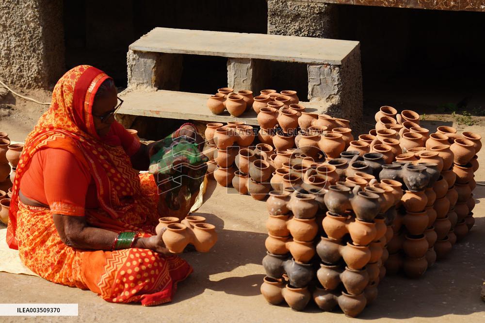 Indian Potters Make Earthen Lamps Ahead Of Diwali Festival - Ajmer