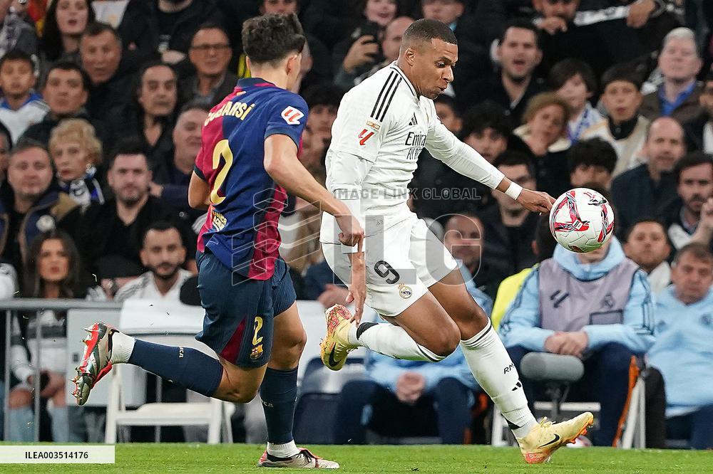 La Liga - Real Madrid v Barcelona