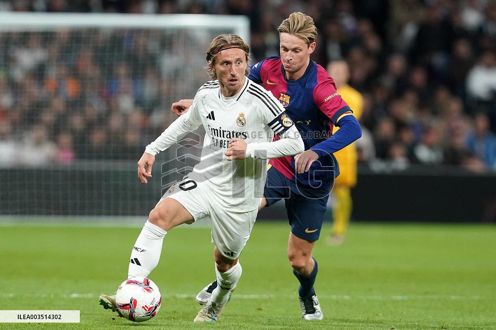 La Liga - Real Madrid v Barcelona