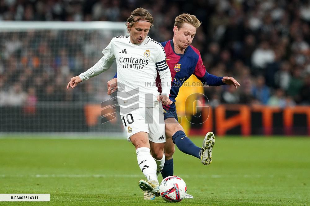 La Liga - Real Madrid v Barcelona