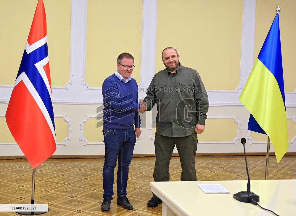 Briefing of defence ministers of Ukraine and Norway in Odesa