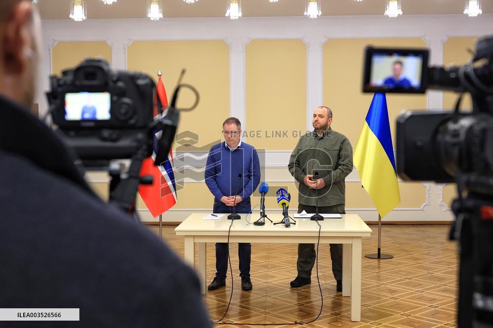 Briefing of defence ministers of Ukraine and Norway in Odesa