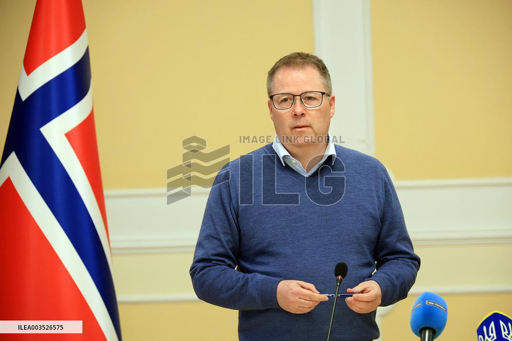 Briefing of defence ministers of Ukraine and Norway in Odesa