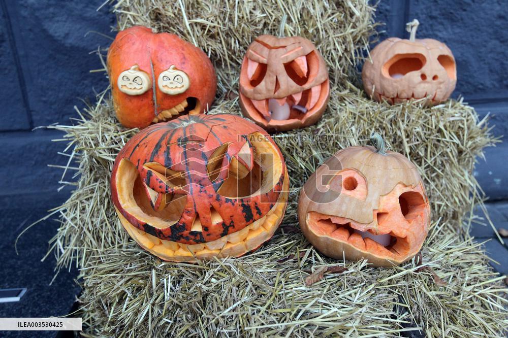 Dnipro streets ahead of Halloween